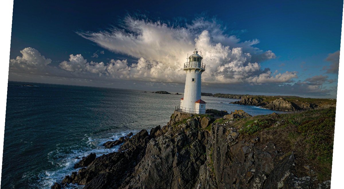 Lighthouse photo with a clearly tilted horizon